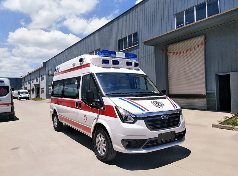 福特V348長(zhǎng)軸高頂救護(hù)車