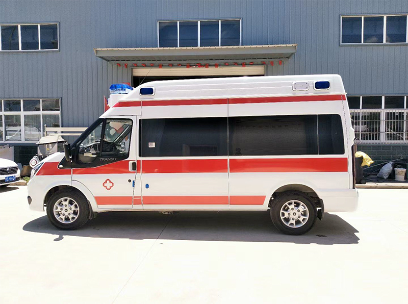 福特V348長軸高頂轉(zhuǎn)運救護車