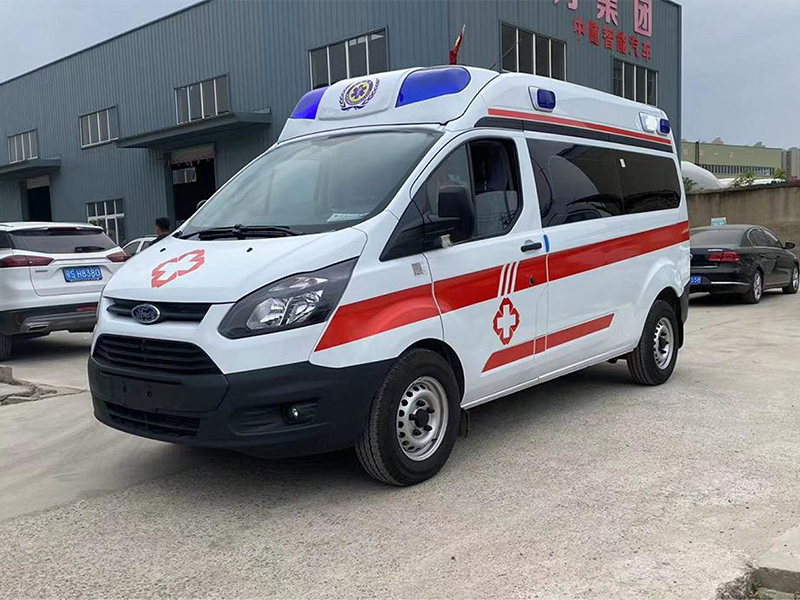 福特V362柴油吸塑一體內(nèi)飾救護(hù)車(chē)