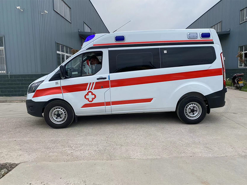 福特V362汽油吸塑一體內(nèi)飾救護(hù)車