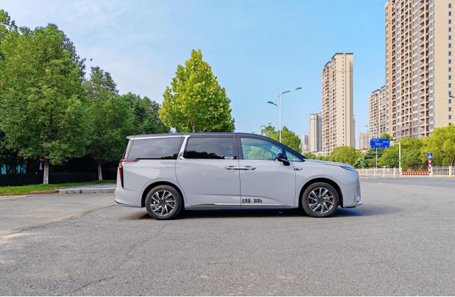 大通G90指揮車EHY5032XZHS6QT