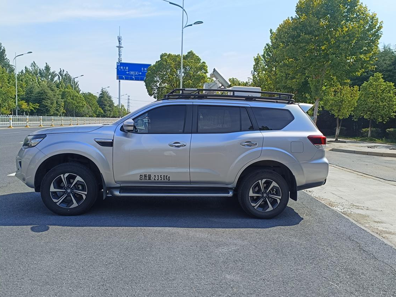 日產(chǎn)帕拉丁指揮車