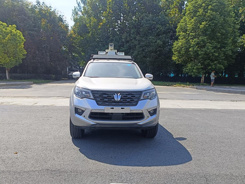 日產(chǎn)帕拉丁指揮車